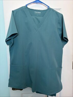 Mandala Women's Teal V-Neck Short Sleeve Scrub Top